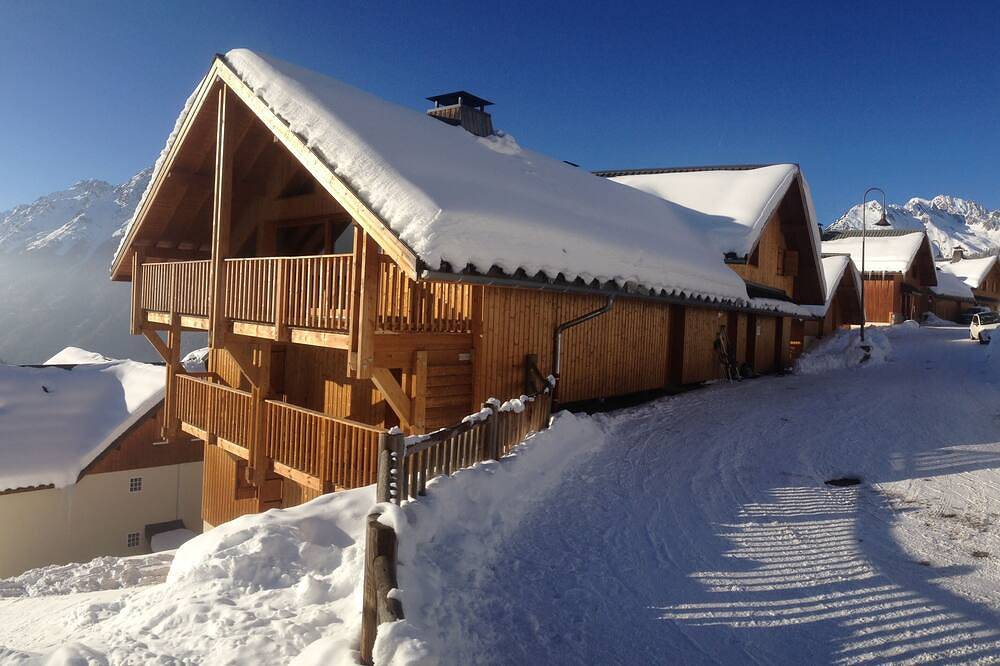 Oz/Alpe d'Huez 110m slopes, up to 21 people, Hammam, en-suite bedrooms in Oz, Écrins National Park