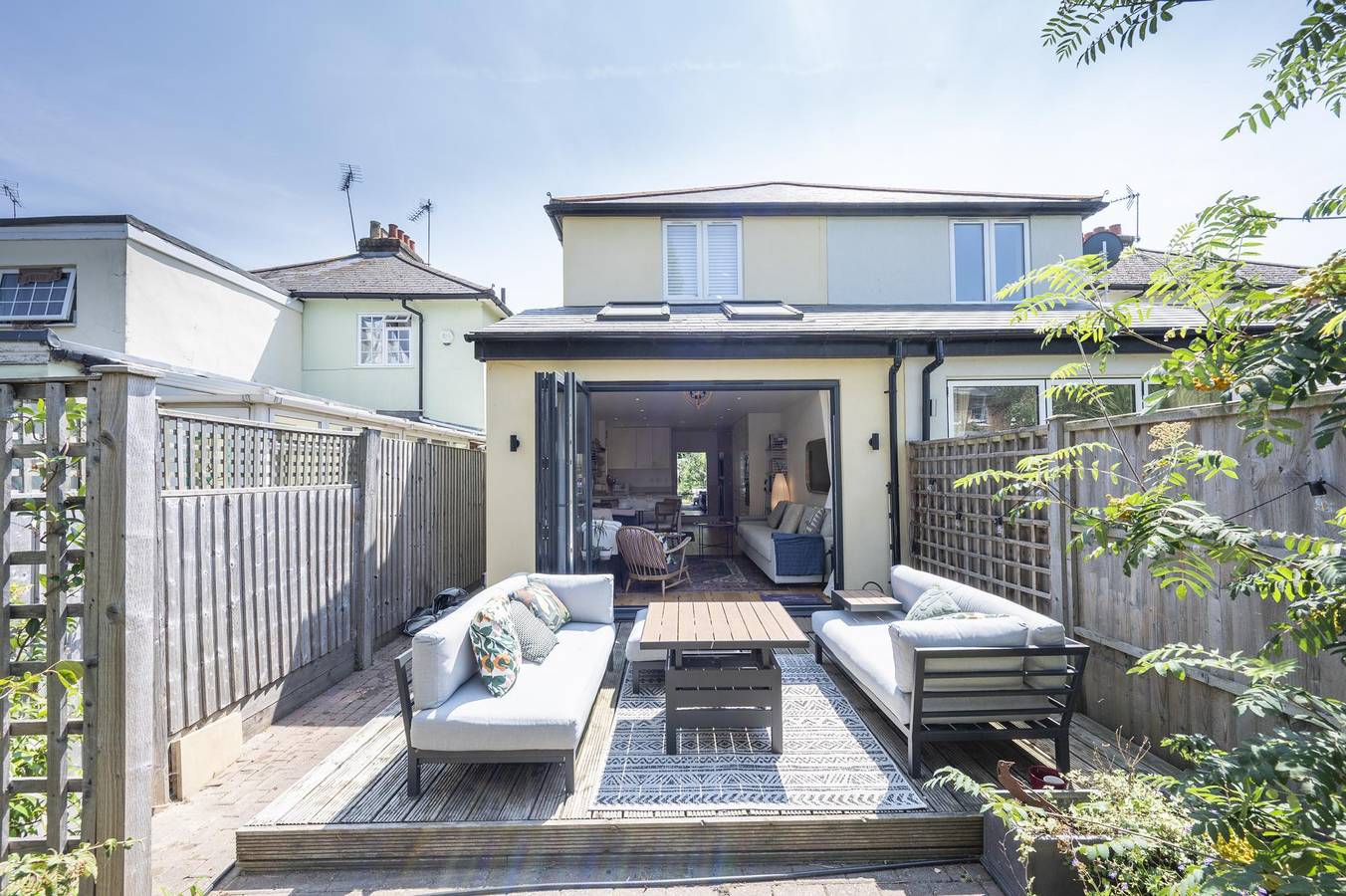 Stylish Surbiton Home | 7-Min Walk to Station - Pass the Keys in Surbiton, London