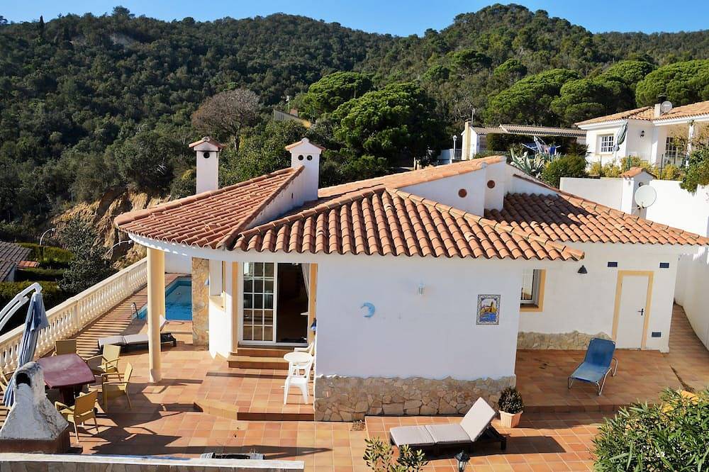 Luxus-Ferienhaus mit Swimming-Pool in privater Villenanlage W-Lan, Hunde erlaub in Santa Maria de Llorell, Tossa de Mar