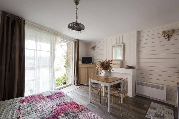 Gîte pour 2 personnes, avec terrasse ainsi que jardin et sauna à Cahon - 4