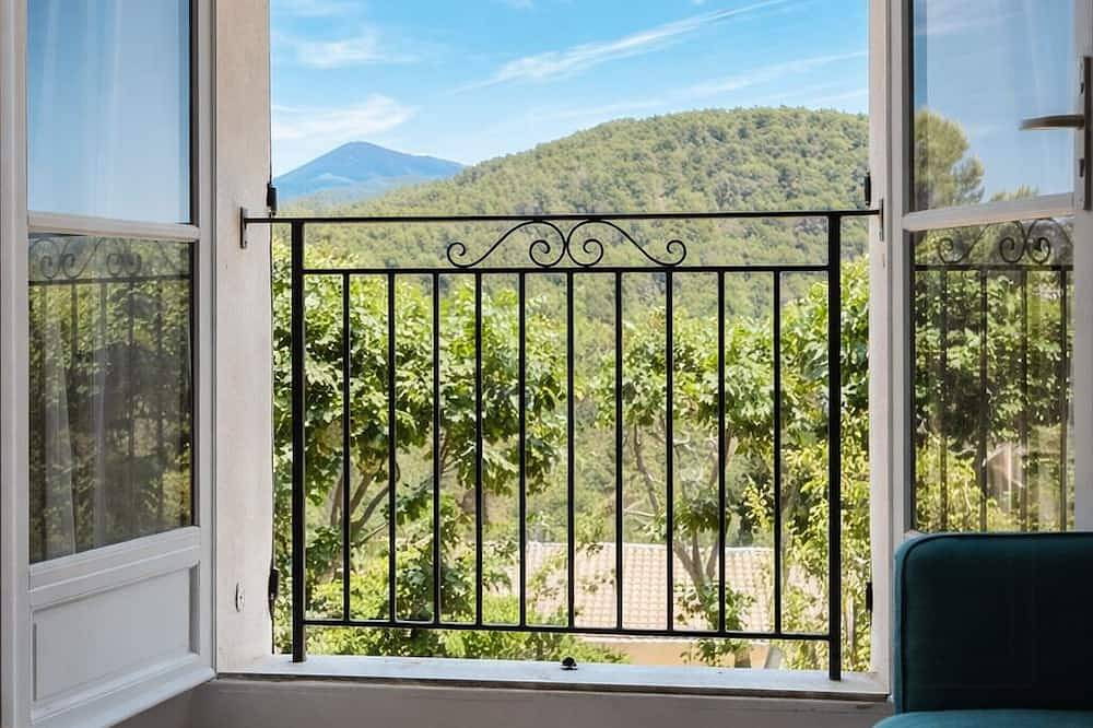 Renovated barn with views of Mont Ventoux in Le Barroux, Parc naturel régional du Mont-Ventoux