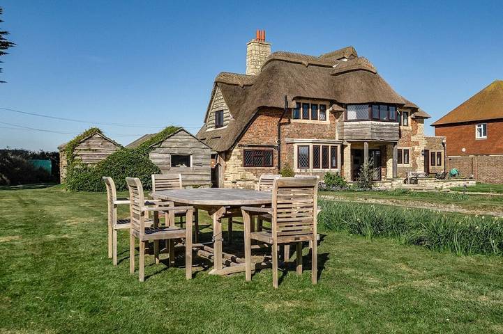 Cottage for 8 people, with garden, with pets in West Wittering