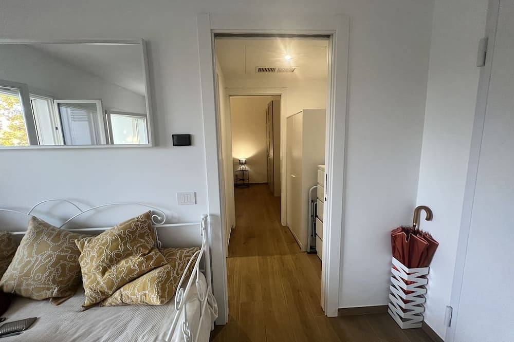 Entire apartment, The Platani Home Free Parking in Nettuno, Rome Province