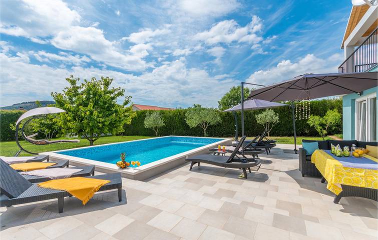 Ferienhaus für 8 Personen, mit Terrasse und Pool sowie Garten in Sukosan - 2