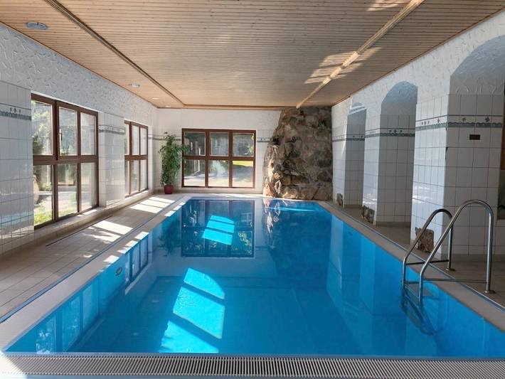Hotel, mit Terrasse und Pool sowie Sauna
