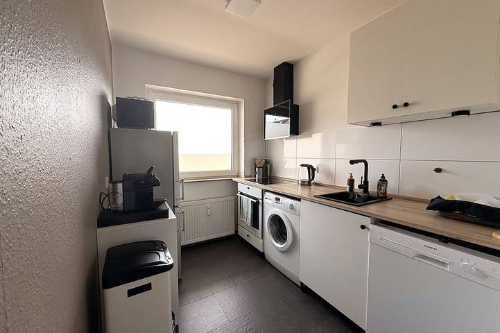 Ganze Wohnung, Modernes Apartment mit 4 Schlafplätzen, Parkplatz, Wlan & Balkon in Leverkusen, Bergisches Land