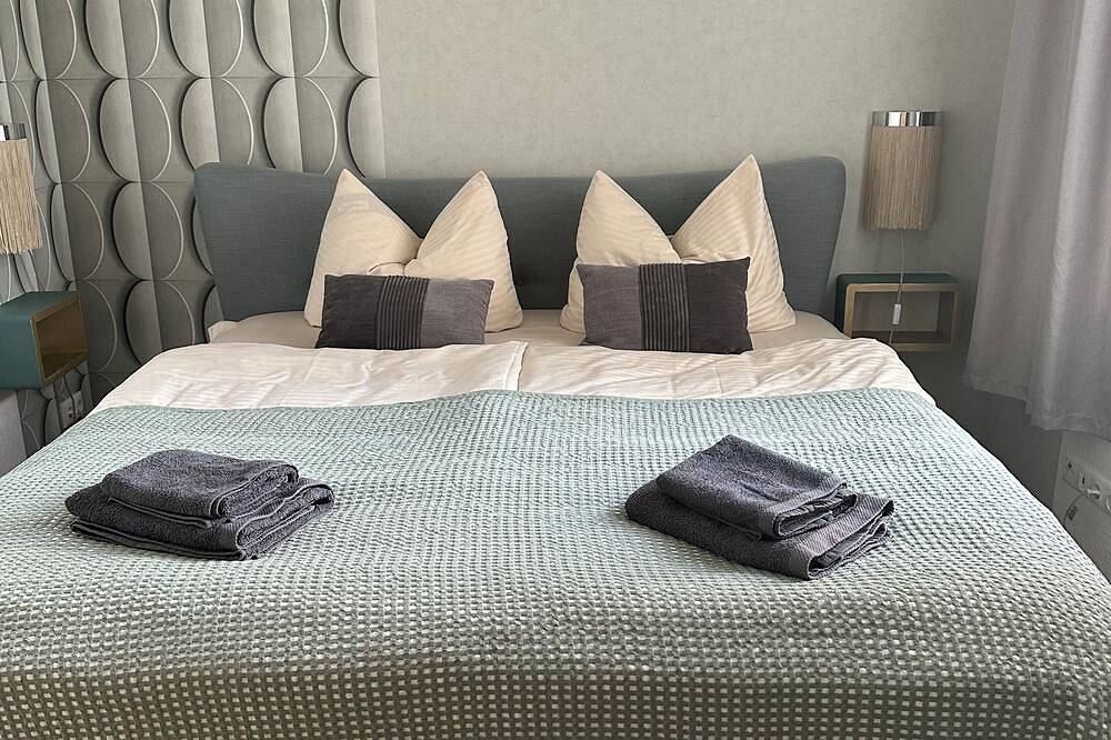 Ganze Wohnung, Villakrocker – Elberadweg trifft Wandkunstwerk in Burg (Magdeburg), Burg bei Magdeburg