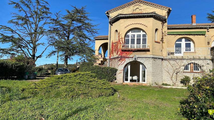 Ferienhaus für 13 Personen, mit Balkon und Pool