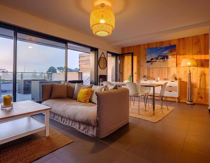 Gîte pour 8 personnes, avec Terrasse ainsi que Jardin et Vue dans Port de la Vigne