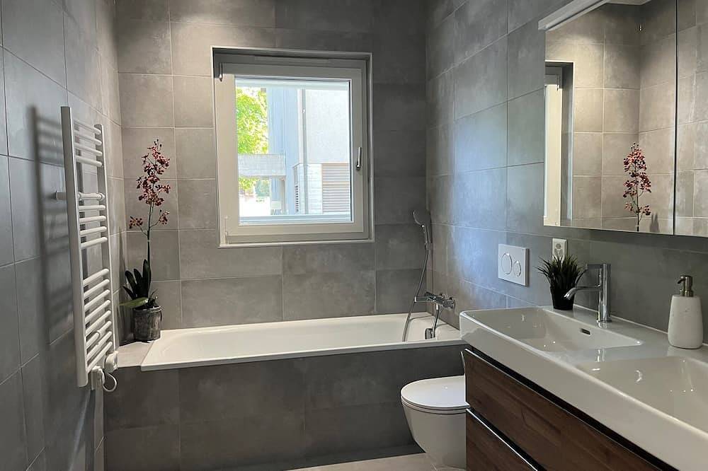 Ganze Wohnung, Luxury lakeside home Geneva Lausanne in Rolle, Genfer See