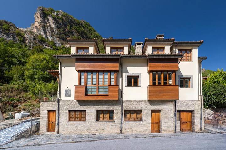 Gîte pour 6 personnes, avec Balcon et Vue dans Pola de Somiedo