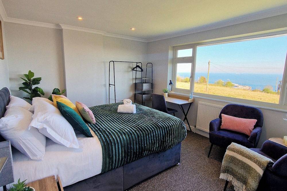 Luxury Sea View Retreat with Hot Tub – Sleeps 8 in Dover, Kent