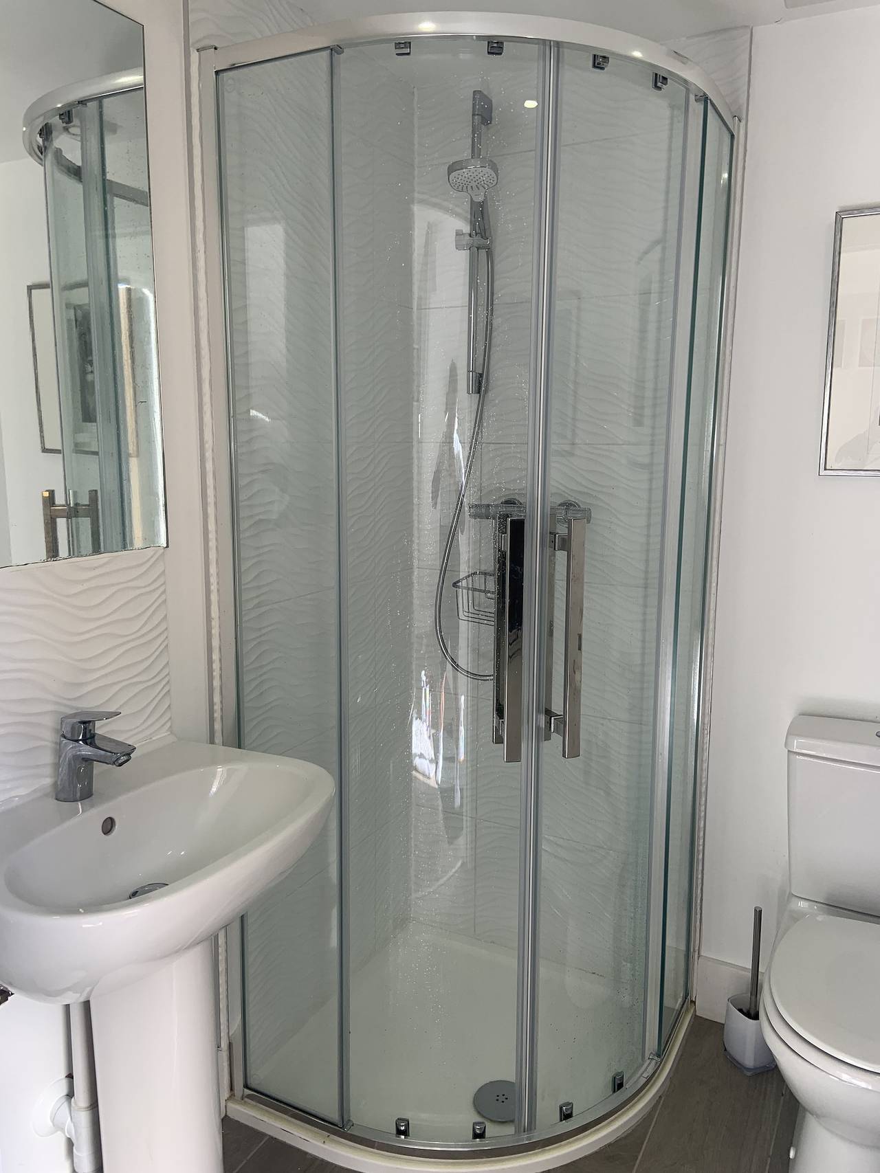 1-Bed - Sleeps 2 - Pet Friendly w Parking in Hertfordshire