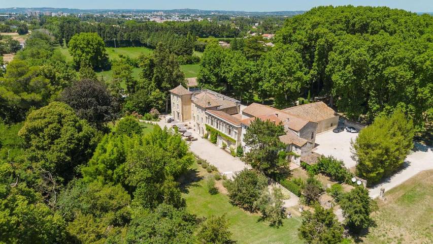 Chambre d’hôte pour 2 personnes, avec Terrasse ainsi que Jardin et Piscine à Avignon