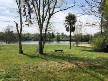 Cottage pour 19 personnes, avec piscine et vue ainsi que jardin et terrasse, animaux acceptés à Labastide-de-Lévis