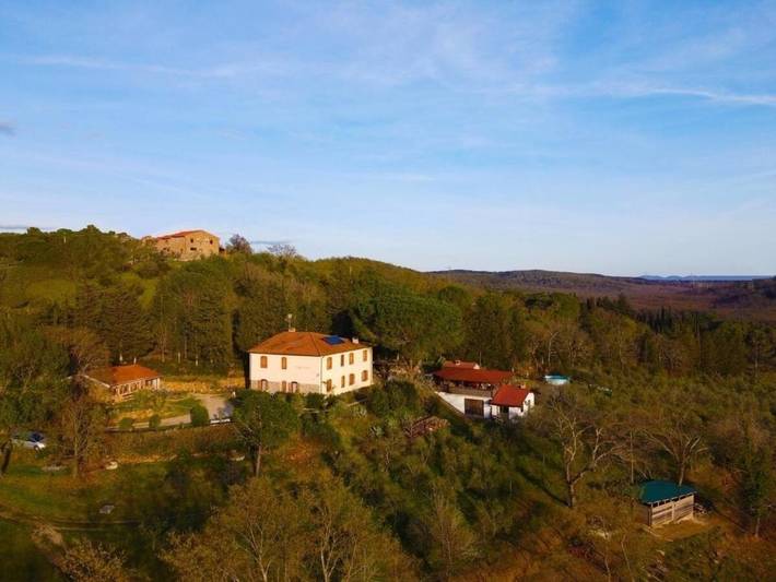 Agriturismo per 4 persone, con piscina e terrazza nonché giardino in Suvereto