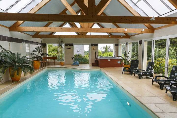 Gîte pour 6 personnes, avec Terrasse et Jardin ainsi que Piscine et Sauna