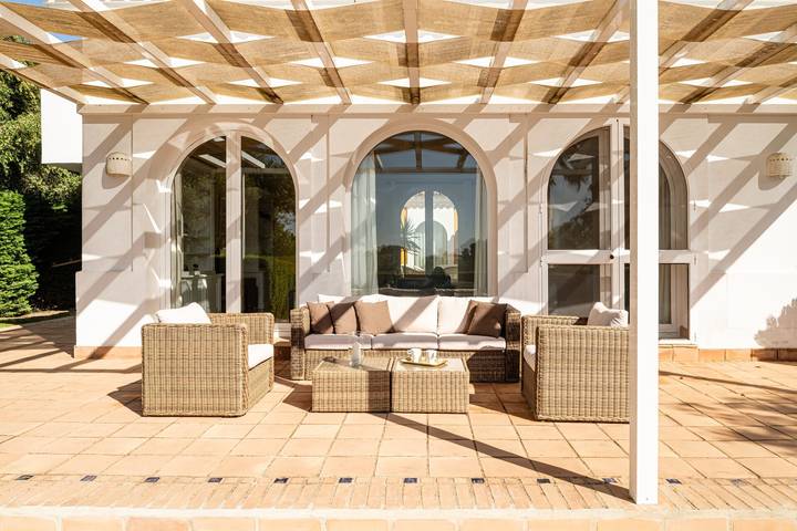 Villa Rosa mit Pool, Garten und Wlan in Benalup-Casas Viejas, Costa de la Luz