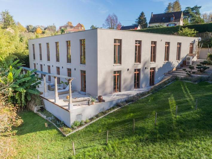 Villa pour 6 personnes, avec piscine et jacuzzi ainsi que sauna et jardin à Sarlat-la-Canéda