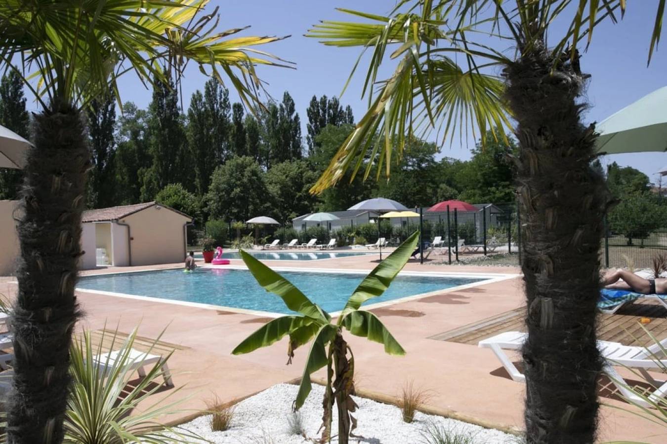 Zecamping 3 étoiles piscine chiens acceptés locatif Bbq 26m2 4 pers in Mazères, Ariège