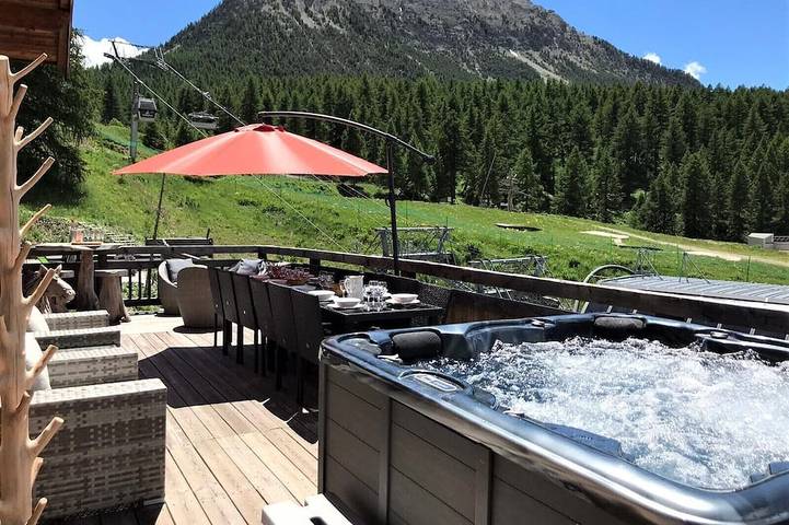 Chalet pour 16 personnes, avec jacuzzi et jardin à Montgenèvre