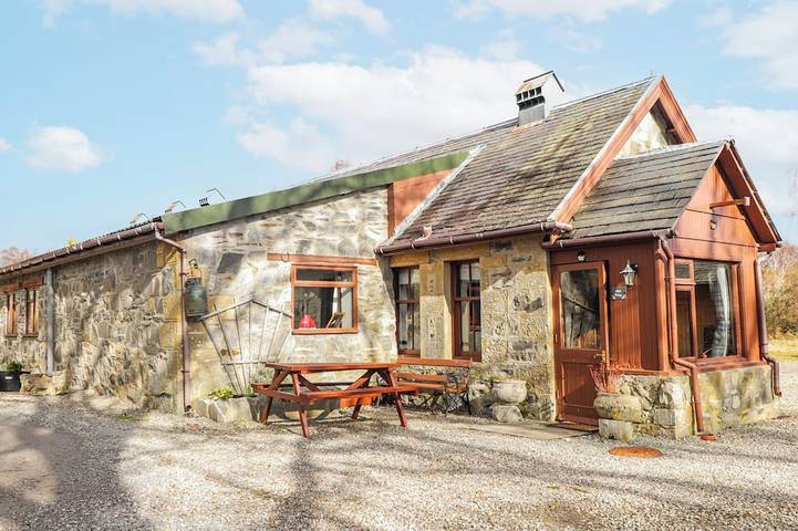 Glamping for 4 people, with garden, with pets in Cairngorms National Park