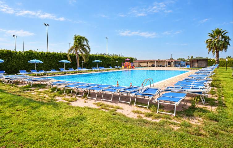 Precioso apartamento Lido con piscina, terraza y aparcamiento in Lido di Tarquinia, Tarquinia