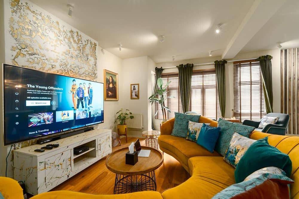 City Retreat w/Hot Tub+Games Room+Twin Bbq+Parking in Cardiff, Cardiff region