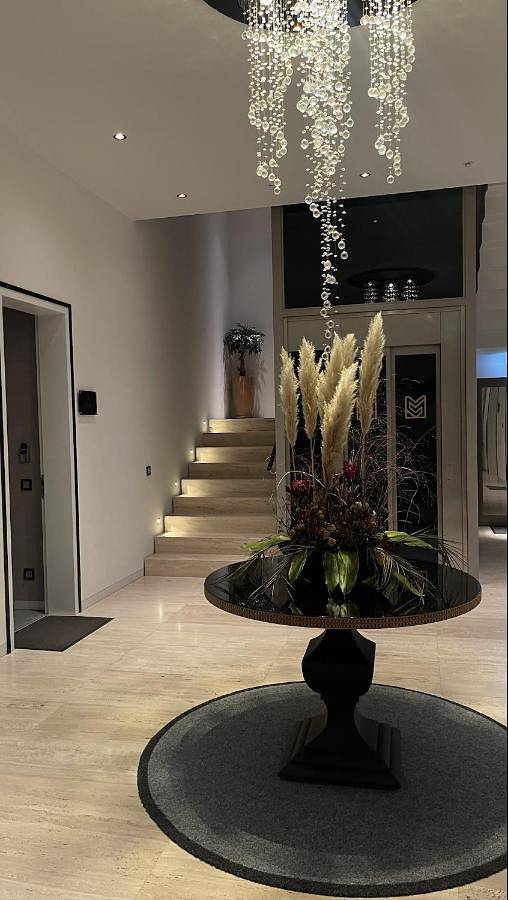 Hotel für 2 Personen, mit Terrasse und Pool sowie Ausblick und Sauna, mit Haustier in Frankfurt