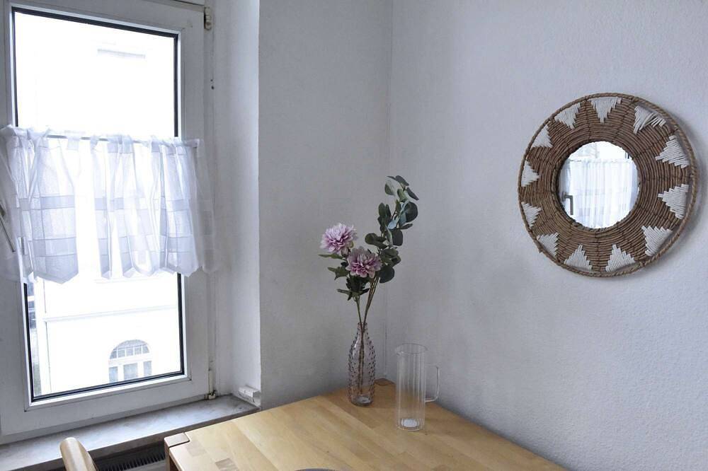 Ganze Wohnung, Luxuriöse großzügige Wohnung mit einem Schlafzimmer in Wuppertal, Bergisches Land