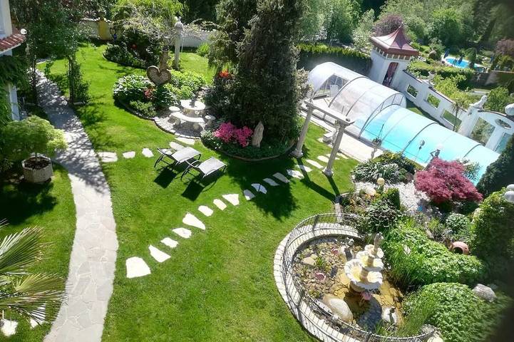 Ferienwohnung für 4 Personen, mit Garten und Whirlpool sowie Pool