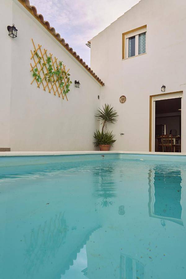 Apartamento para 8 personas, con Terraza además de Piscina y Vistas en Carcabuey