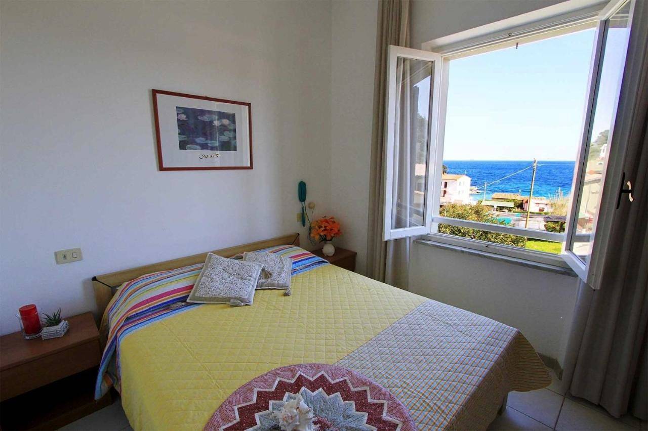 Double Room with Garden View in Spiaggia di Sant' Andrea, Marciana