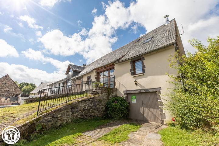 Gîte pour 6 personnes, avec jardin à Vernines