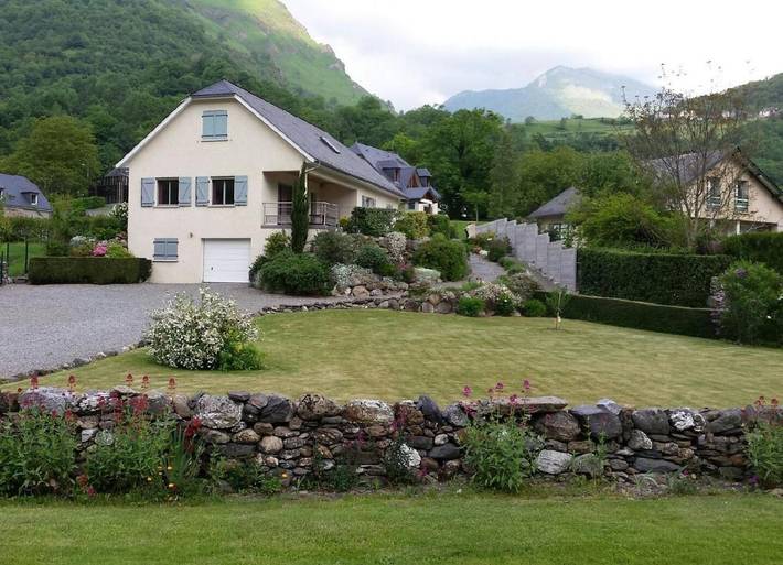 Location de vacances pour 10 personnes, avec Terrasse ainsi que Jardin et Vue à Béost