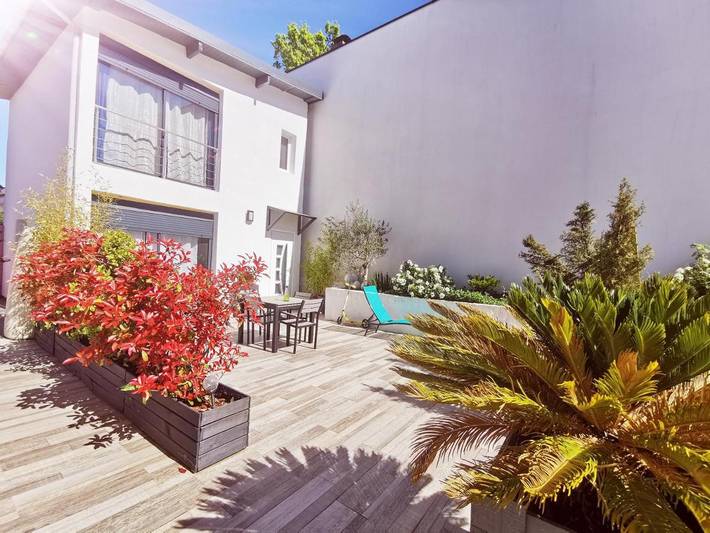 Location de vacances pour 6 personnes, avec sauna ainsi que vue et jardin à Chessy - 2