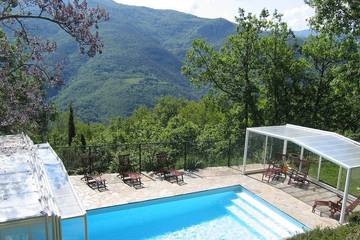 Gîte pour 7 personnes, avec terrasse et jardin, animaux acceptés à Montferrer