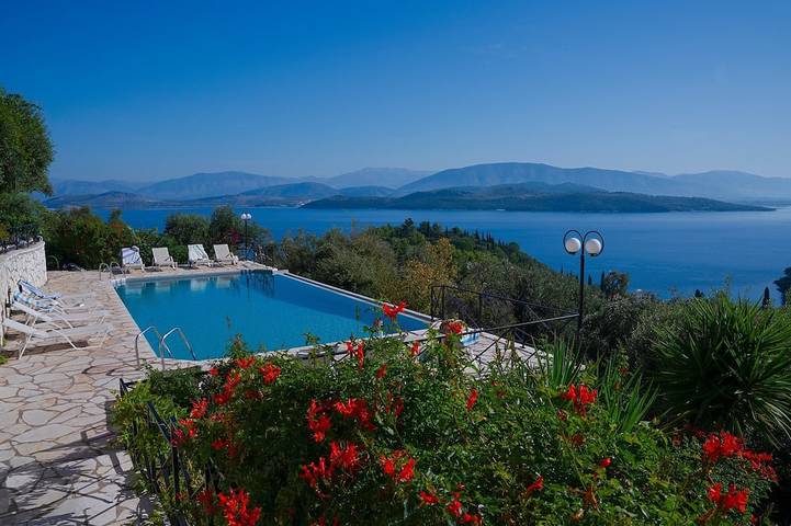 Ferienhaus für 5 Personen, mit Balkon und Pool - 1