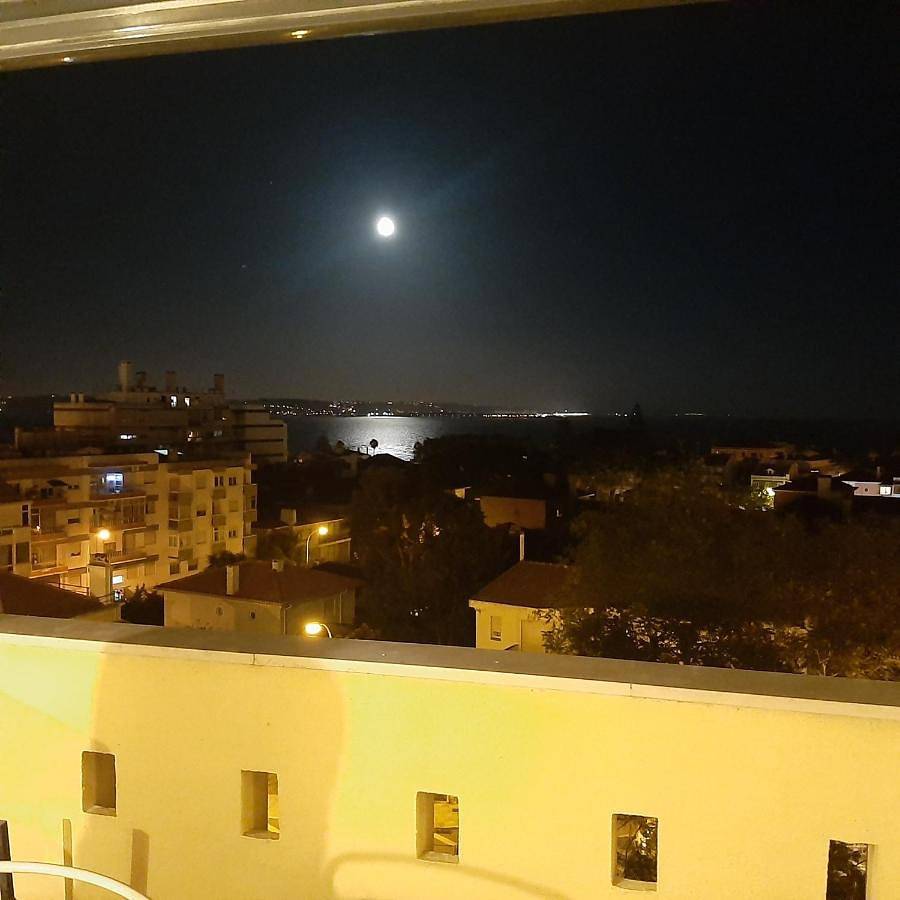 Apartamento inteiro, Deluxe Double Room with Sea View in Paço de Arcos, Oeiras
