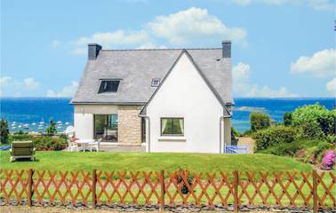 Gîte pour 6 personnes, avec jardin et terrasse à Trélévern