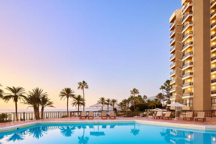 Hôtel pour 3 personnes, avec bassin pour enfant et sauna ainsi que jardin et piscine