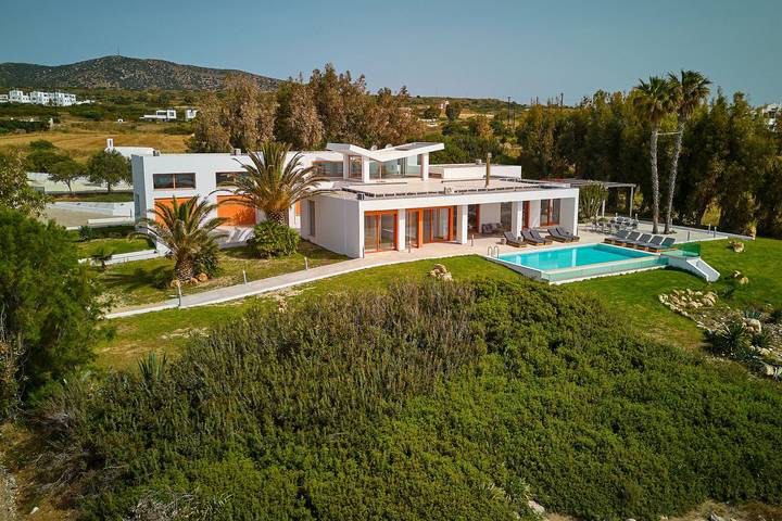 Ferienhaus für 18 Personen, mit Meerblick und Balkon sowie Terrasse und Garten in Lachania