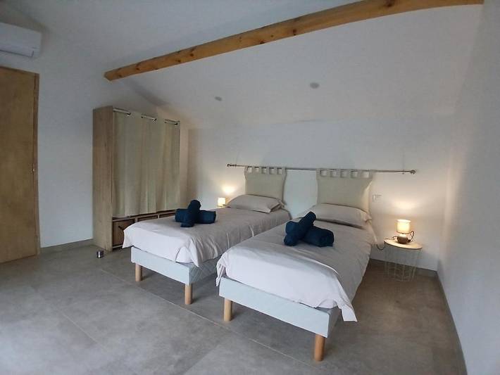 Location de vacances pour 4 personnes, avec vue et jardin à Saint-Julien-des-Points - 2