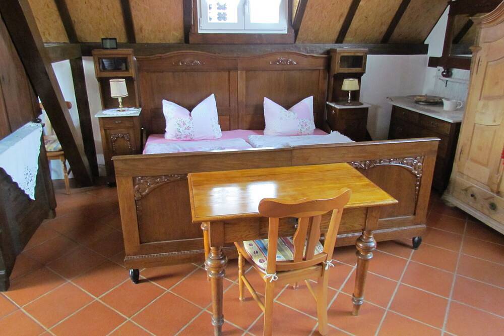 Gîte des Châteaux-forts, roof-only house with loft character in Obersteinbach, Région de Wissembourg