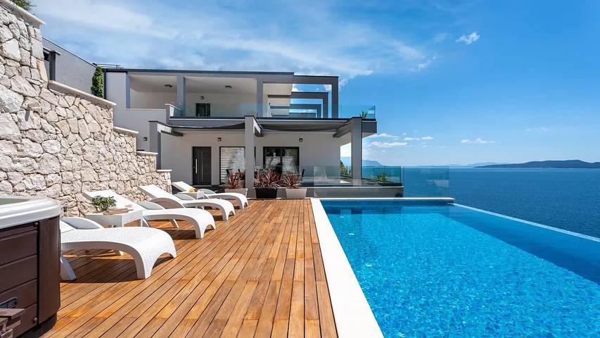 Villa pour 10 personnes, avec jacuzzi et balcon ainsi que piscine et jardin à Mimice - 4