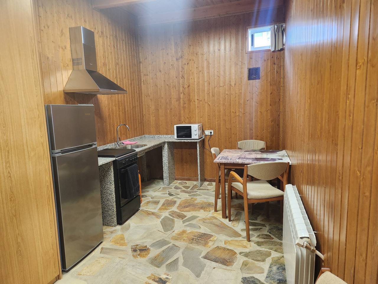 Zimmer 'Casa Jardín Habitación Triple L' mit privatem Pool, Terrasse und gemeinsamem Garten in Monforte de Lemos, Lugo Provinz