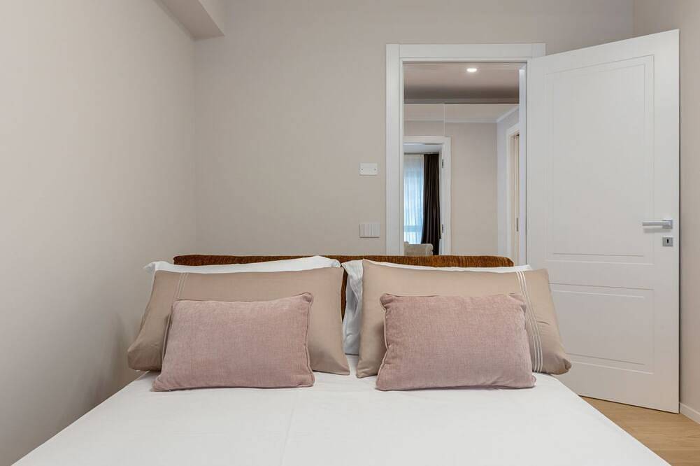Entire apartment, Well-kept 98m² apartment with refined design, ideal for couples, families, business trips or charming stays up to 4 guests, on the first floor of a renovated building with lift (Not suitable for disabled guests).Located in Ferrara’s historic center (Z in Ferrara, Ferrara Province