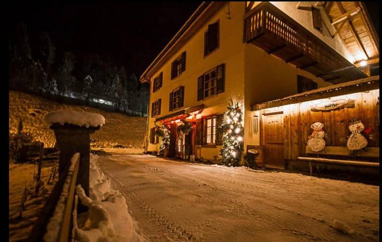 Chambre d’hôte pour 2 personnes, avec terrasse ainsi que jardin et vue à Rossinière