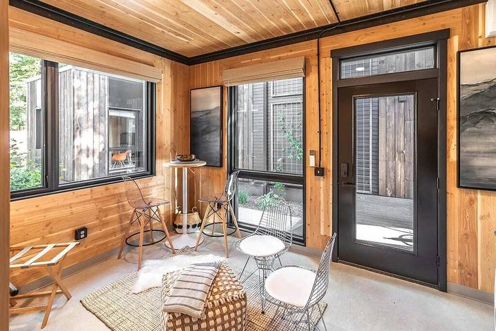 Vacation rental for 2 people, with yard and balcony, with pets in Spokane