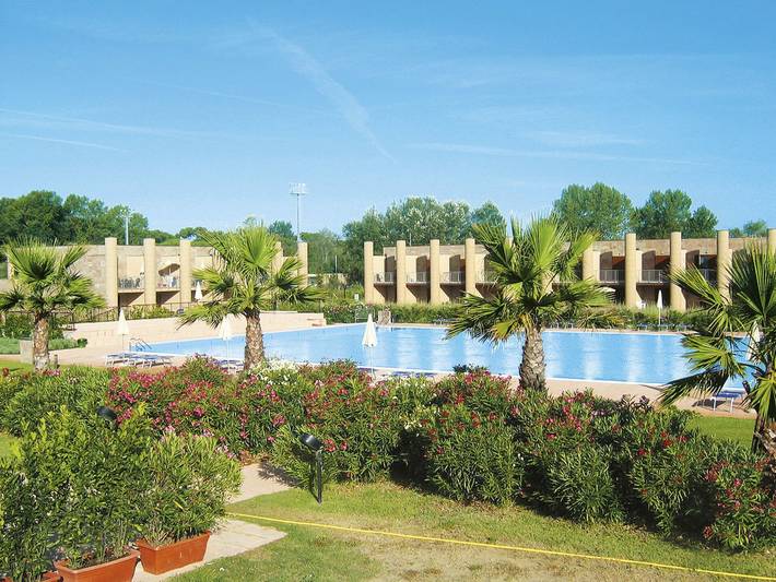 Ferienwohnung für 4 Personen, mit Balkon und Terrasse sowie Garten und Pool